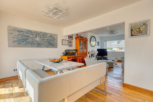 Lounge/Diner- click for photo gallery